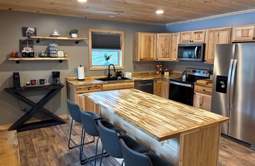 Town of Hope Casa | Brand New River Front House with Hot Tub!