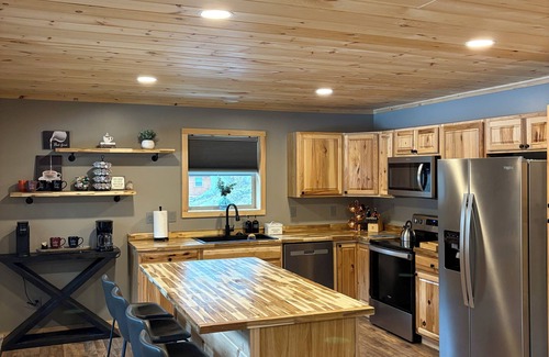 Town of Hope Casa | Brand New River Front House with Hot Tub!