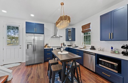 Taylor Casa | *Brand New* Romantic 1BR Chateau on 5 acres Near Samsung in Taylor