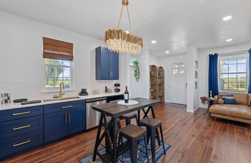 Taylor Casa | *Brand New* Romantic 1BR Chateau on 5 acres Near Samsung in Taylor