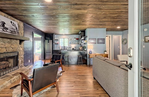 Morganton Cabina | BRAND NEW! Romantic bungalow w/hot tub- minutes from downtown Blue Ridge