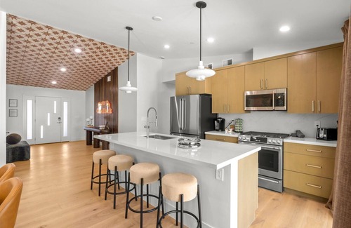 Scottsdale Estates Nine Casa | Brand-new Scottsdale retreat 1.7 miles from Old-Town - Private Pool, Game Room, Stylish Furnishings