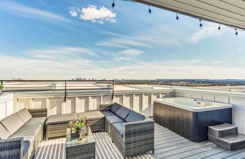 Nashville Casa | BRAND NEW Side by Side Homes - Sleeps 24 Guests