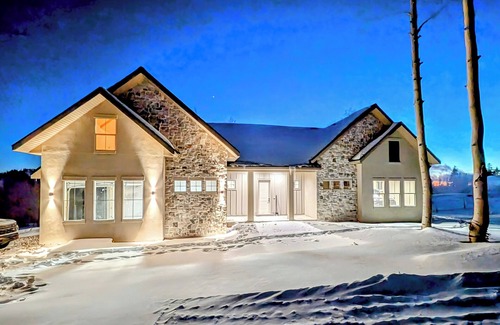 Beaver Casa | BRAND NEW Ski-In Ski-Out at Eagle Point Resort Utah - Sleeps 33 Comfortably!