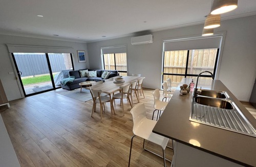 St Leonards Casa | Brand new, spacious family home in walking distance to beach.