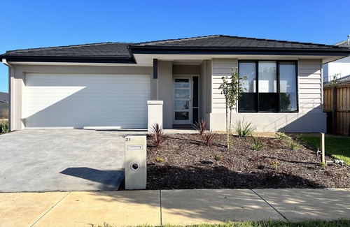 St Leonards Casa | Brand new, spacious family home in walking distance to beach.