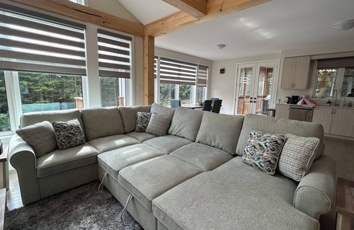 Dwight Casa | Brand New spacious & beautiful cottage in Northern Lights - Huntsville, Muskoka