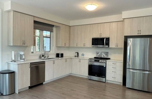 Dwight Casa | Brand New spacious & beautiful cottage in Northern Lights - Huntsville, Muskoka