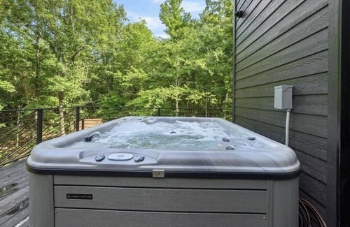 Broken Bow Casa | Brand New! Spacious Bougie Wooded Retreat with Heated Pool. Sleeps 22