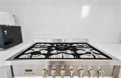 Melbourne Casa | "Brand New", Spacious, Breezy Comfy, Luxury Home !