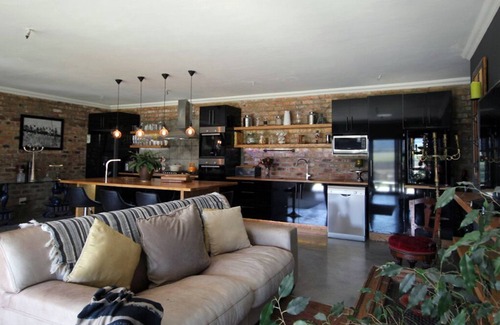 Stanford Casa | Brand New Stanhaven Mountain & River View Estate - With Concierge