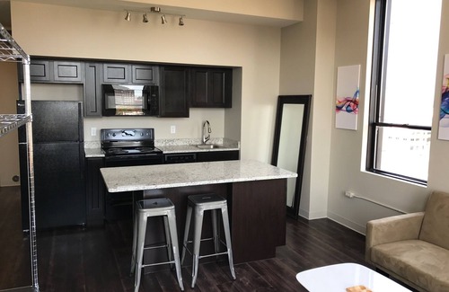 Moline Apartamento | Vistas nuevas, estelares, espacio de cadera en la verdadera vida urbana del centro.
