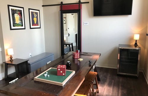 Moline Apartamento | Vistas nuevas, estelares, espacio de cadera en la verdadera vida urbana del centro.