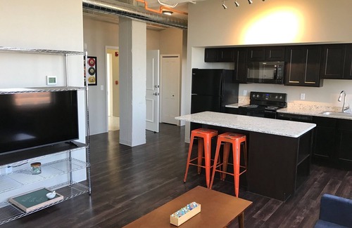Moline Apartamento | Vistas nuevas, estelares, espacio de cadera en la verdadera vida urbana del centro.