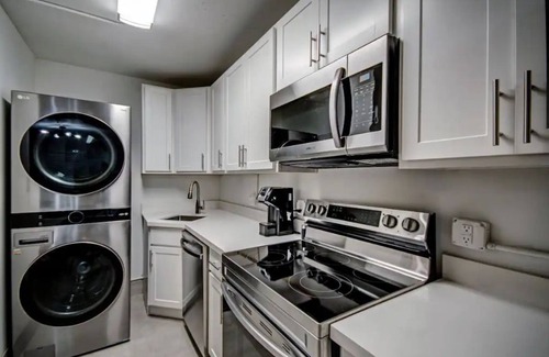 Greater Belhaven Apartamento | Brand new studio apartment - available for short or long term leases!