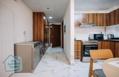 Al Hamra Village Apartamento | Brand New Studio Canal View