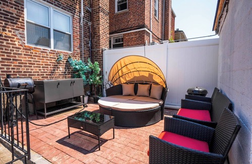 Queens Apartamento | Brand New Studio! Stylish w/Laundry! Parking! Main St!