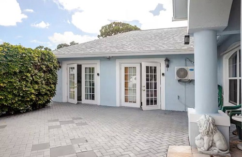 Florida Ridge Condominio | Brand new studio apartment, Graceland in sunshine city Florida