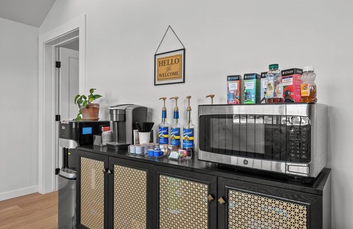 Newhall Apartamento | Brand New studio apartment centrally located in Santa Clarita!