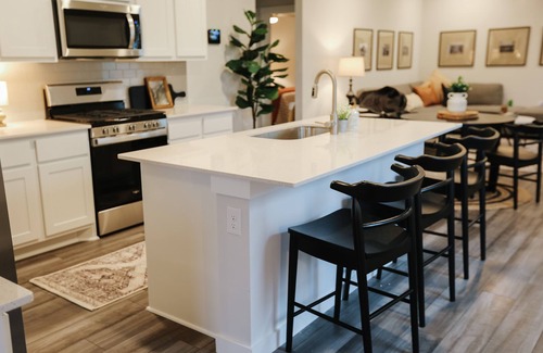 College Station Casa | Brand New Stylish Getaway house in the Heart of Aggieland!