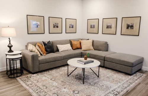 College Station Casa | Brand New Stylish Getaway house in the Heart of Aggieland!