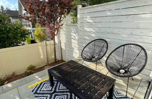 Mill Lake Casa | ?Brand New Stylish 2BTownhome+Garage Parking-for6?