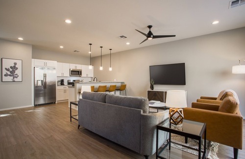 Raynolds Addition Condominio | Brand New Stylish Condo Close to Old Town and Downtown