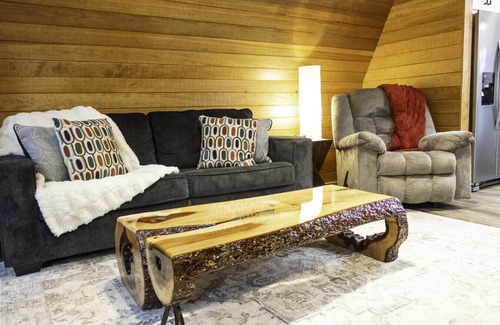 Jones Mills Cabina | Brand New! The Fox Hill Cabin: Country Views near Hot Springs