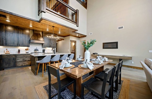 Broken Bow Cabina | Brand New The Lookout: Pool, Pond, Fun Slide, Scavenger Hunt, EV Tesla Outlet, Pet Friendly