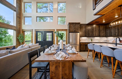Broken Bow Cabina | Brand New The Lookout: Pool, Pond, Fun Slide, Scavenger Hunt, EV Tesla Outlet, Pet Friendly