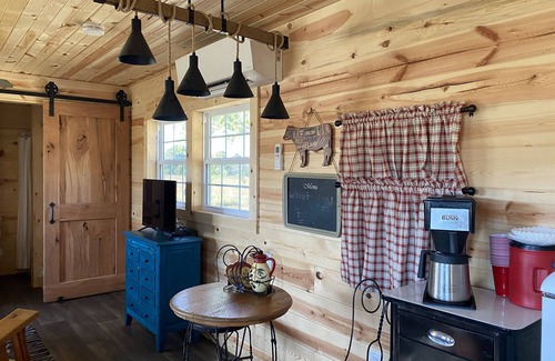 Pomona Cabina | Brand new tiny cabin located on farm. Near rivers, trailsheads & national forest