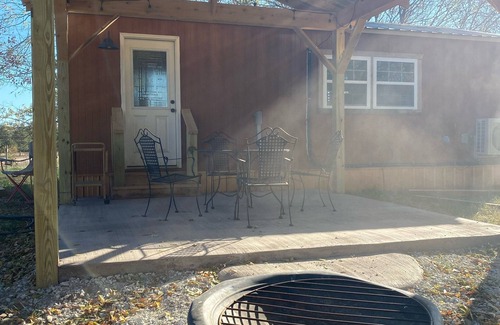 Pomona Cabina | Brand new tiny cabin located on farm. Near rivers, trailsheads & national forest