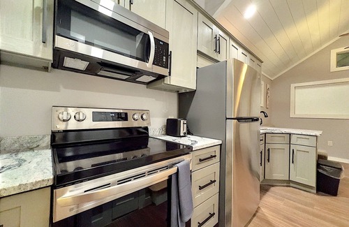 Hiawassee Cabaña | Brand New Tiny Home in Downtown Hiawassee on the Lake!