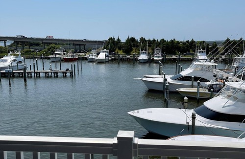 Manteo Condominio | A estrenar totalmente renovado Marina Front Condo en Pirates Cove.