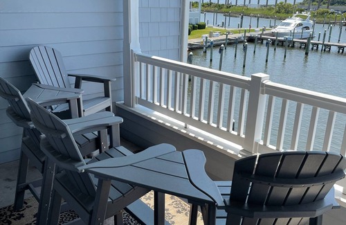 Manteo Condominio | A estrenar totalmente renovado Marina Front Condo en Pirates Cove.