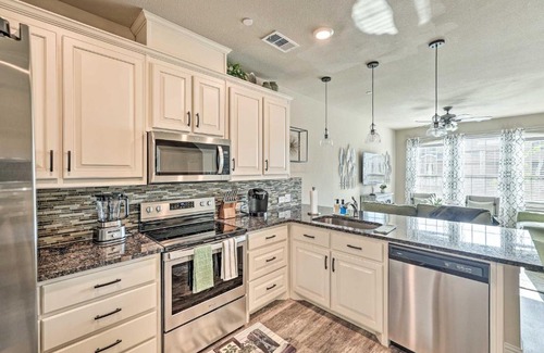Denton Casa | Brand-New Townhome Near UNTandTWU and The Square!