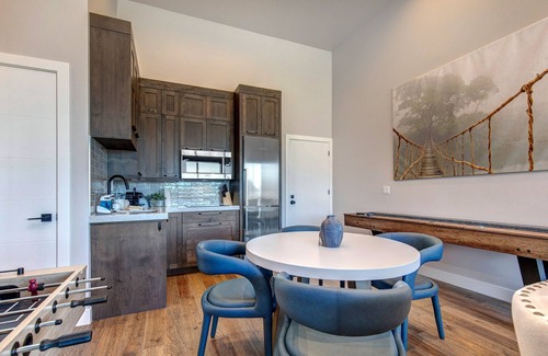 Hideout Casa | Brand-new townhome with views, shuffleboard - 12 mins to Park City & Deer Valley