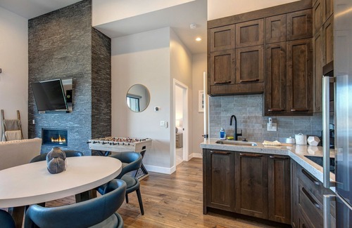 Hideout Casa | Brand-new townhome with views, shuffleboard - 12 mins to Park City & Deer Valley
