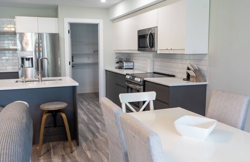 Shortts Lake Casa | Brand New Townhouse - Lake Access and Outdoor Kitchen
