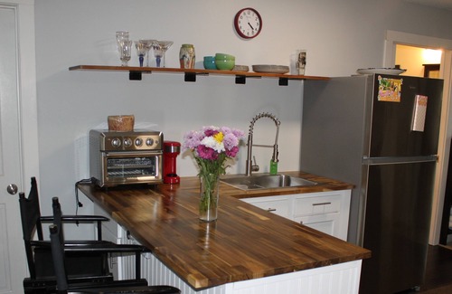 Red Bank Apartamento | Brand new traveling professional suite.