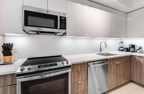 NoMa Apartamento | Brand New Upscale 1BR | Lux Amenities | Close to Sights