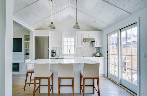 Nantucket Town Cabaña | Brand new upscale cottage-great location