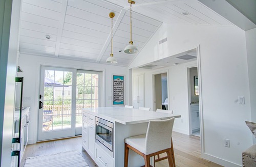 Nantucket Town Cabaña | Brand new upscale cottage-great location