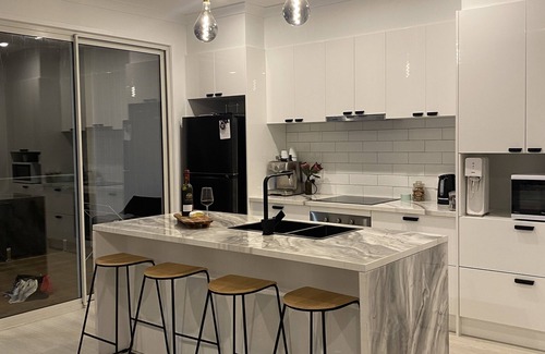 Ventnor Casa | Brand new upside down townhouse with ocean views