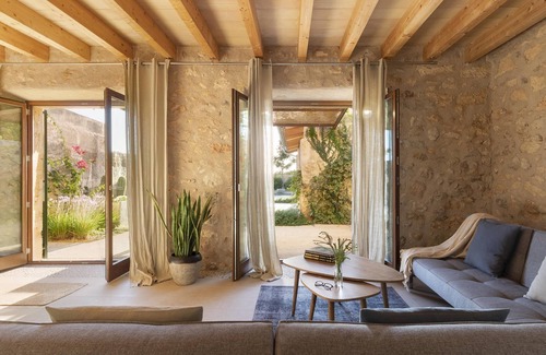 Consell Casa | A estrenar. Muy bien mantenido! Gran decoracion Ideal para familias y grupos.