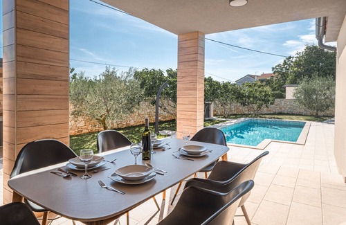 Segotici Casa | Villa nueva a estrenar ****, piscina climatizada, a 2.5 km del mar, barbacoa, wifi, wifi gratis