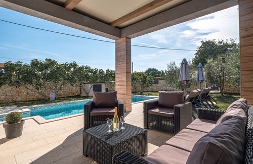 Segotici Casa | Villa nueva a estrenar ****, piscina climatizada, a 2.5 km del mar, barbacoa, wifi, wifi gratis