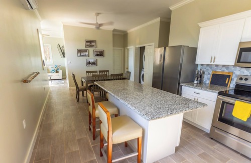 Rainbow Bay Casa | Brand New Villa w/Ocean View, Walk to Rainbow Beach