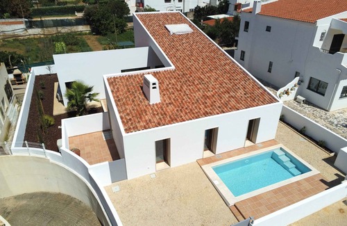 Alvor Villa | Brand New Villa with Private Pool and Lovely Garden near the beach.