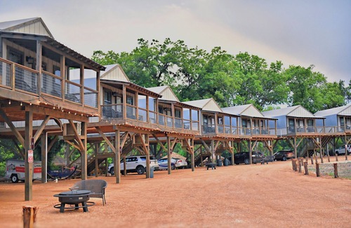 Sutherland Springs Cabina | Brand new waterfront Cabin with many amenities: Pool, hot tub & kayaking. - RC8